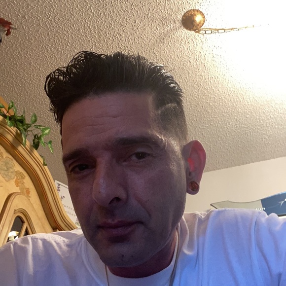 Meet your Posher, Luis - Picture 2 of 2